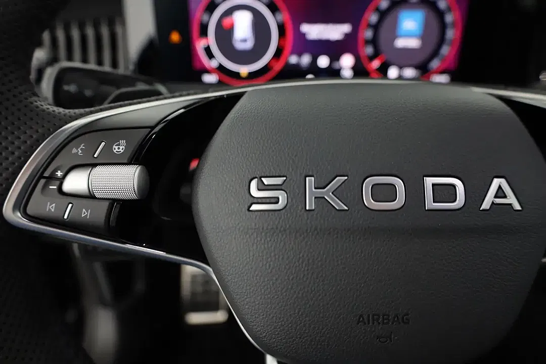 Skoda Superb 2.0 TSI DSG Combi Sportline - foto 14