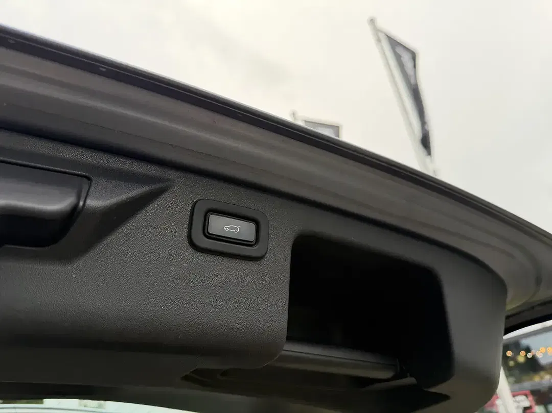 Land Rover Discovery Sport P300e 4x4 S - Thumbnail 9