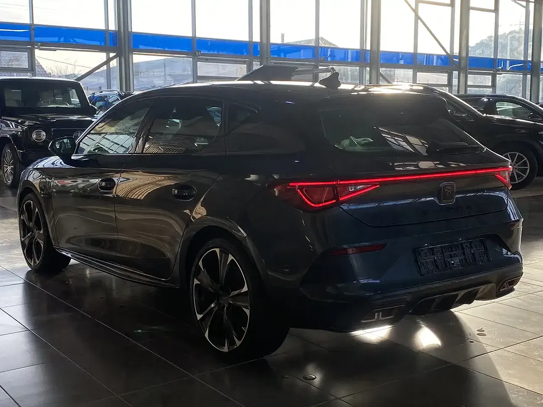 CUPRA Leon PHEV - Thumbnail 3