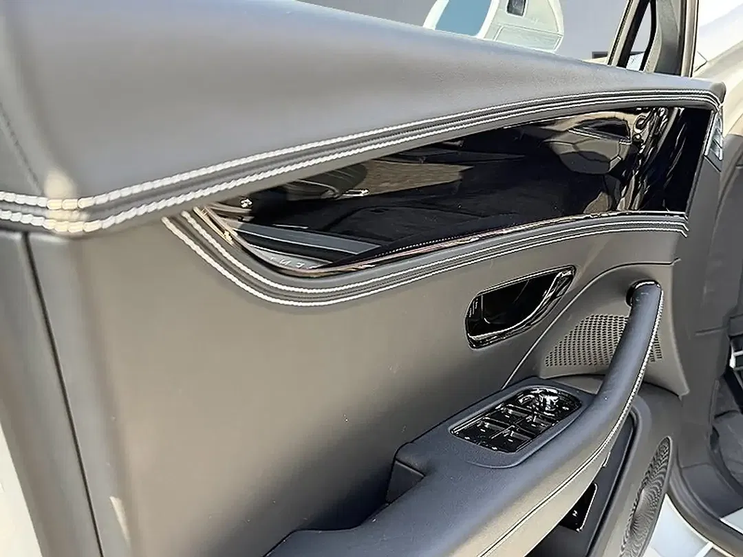 Bentley Flying Spur 4.0 V8 Hybrid - Thumbnail 11