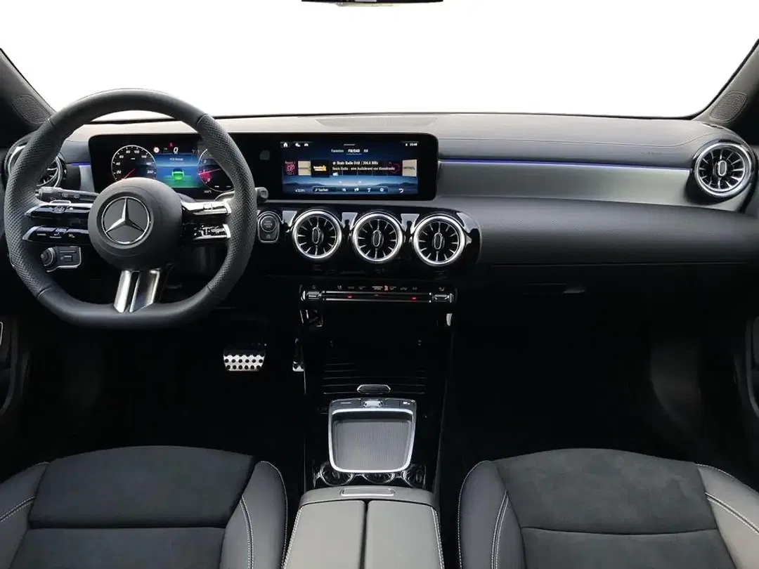 Mercedes-Benz CLA 200 AMG MBUX Night - Thumbnail 4