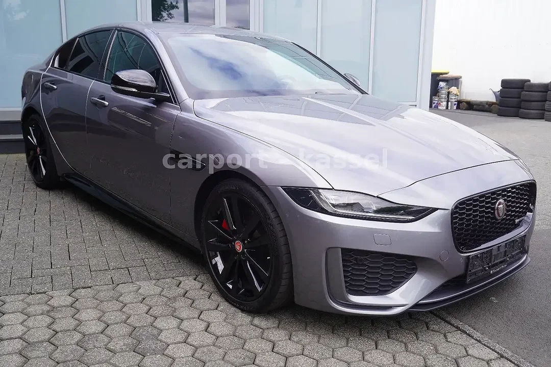 Jaguar XE R-Dynamic Black - Afbeelding 1