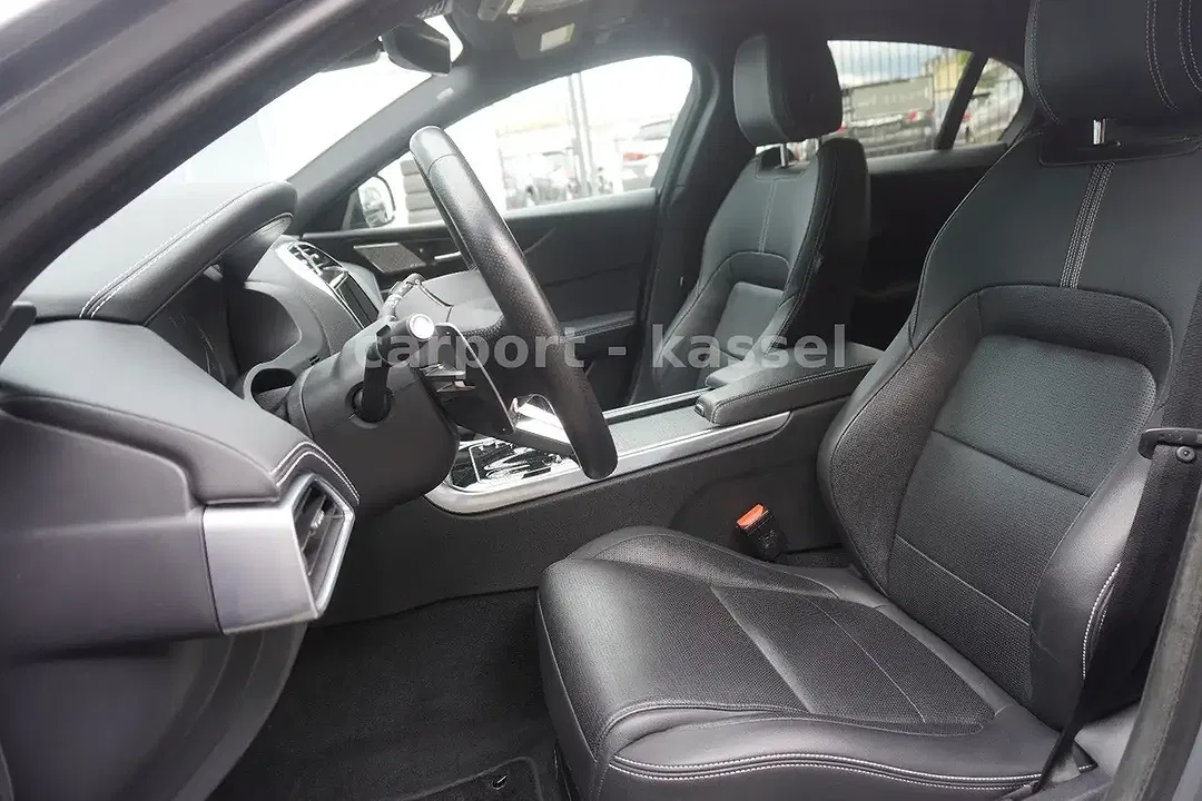 Jaguar XE R-Dynamic Black - Thumbnail 14