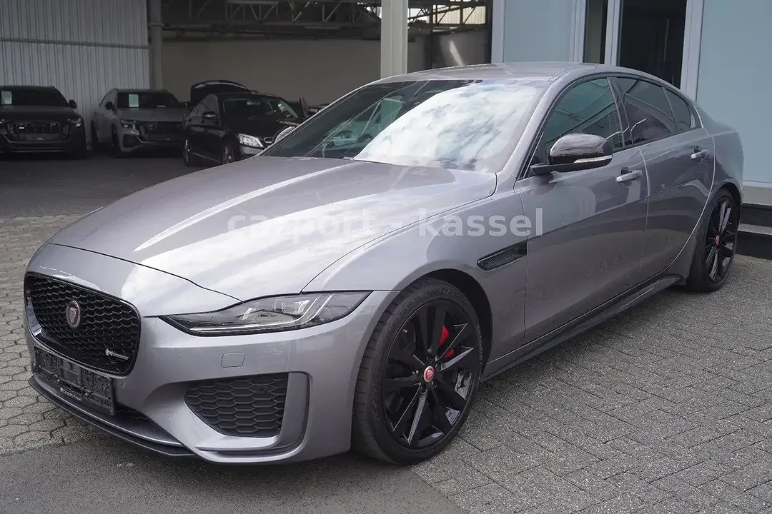 Jaguar XE R-Dynamic Black - Thumbnail 3