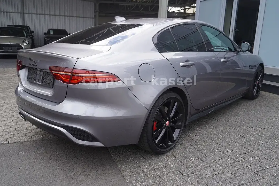 Jaguar XE R-Dynamic Black - Thumbnail 6