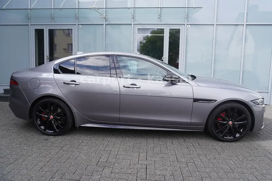 Jaguar XE R-Dynamic Black - Thumbnail 7