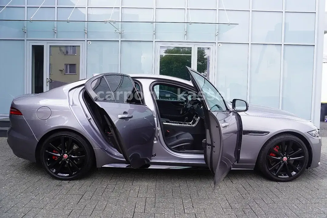 Jaguar XE R-Dynamic Black - Thumbnail 8