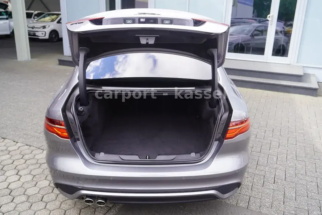 Jaguar XE R-Dynamic Black - Thumbnail 9