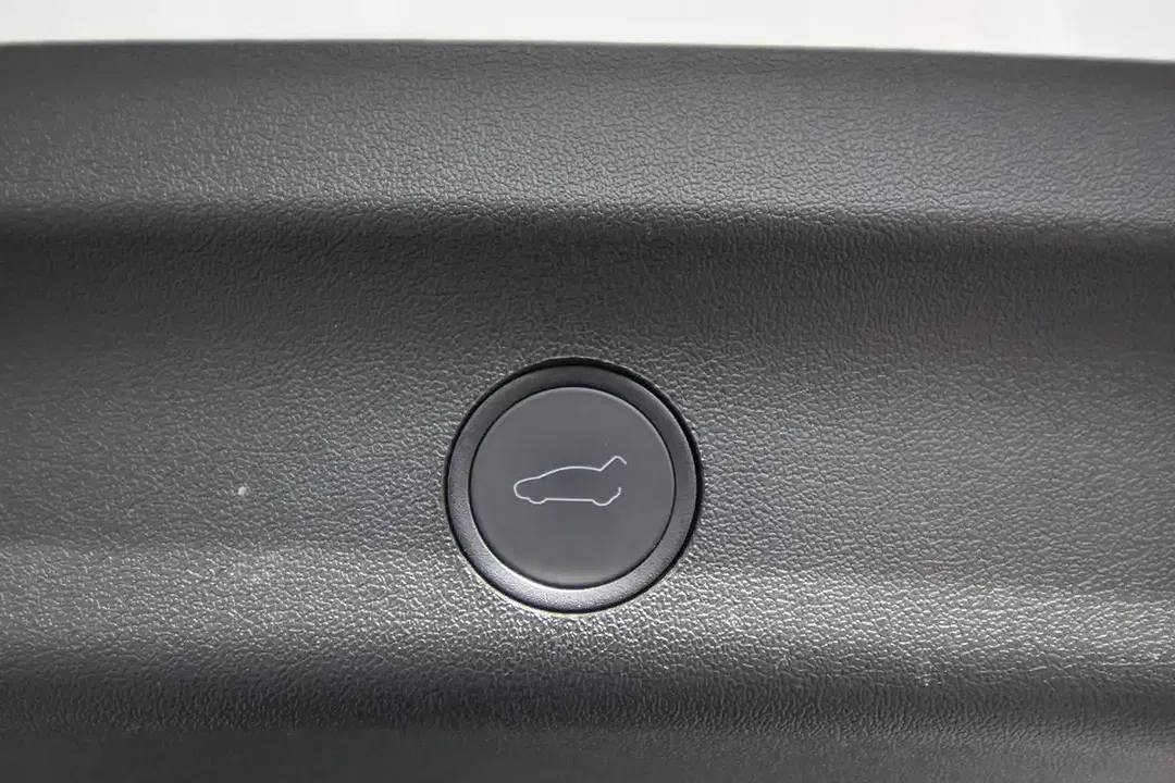 Tesla Model Y AWD Dual Motor Long Range - Thumbnail 10