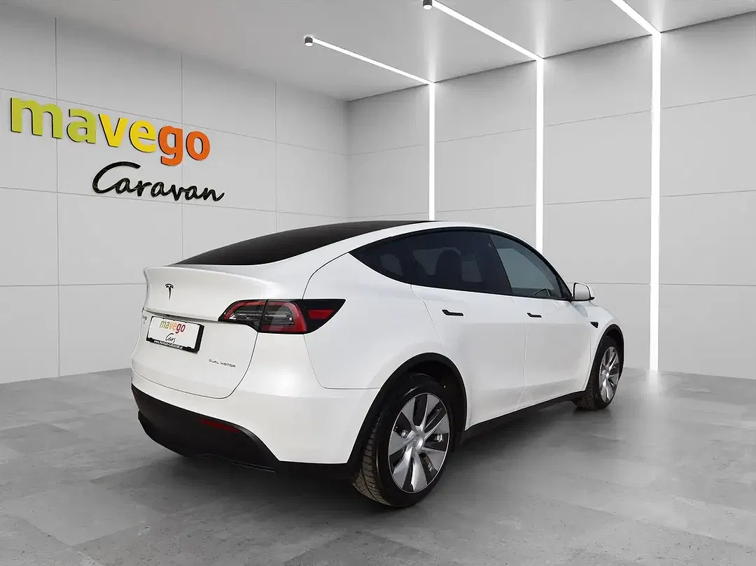 Tesla Model Y AWD Dual Motor Long Range - Thumbnail 6