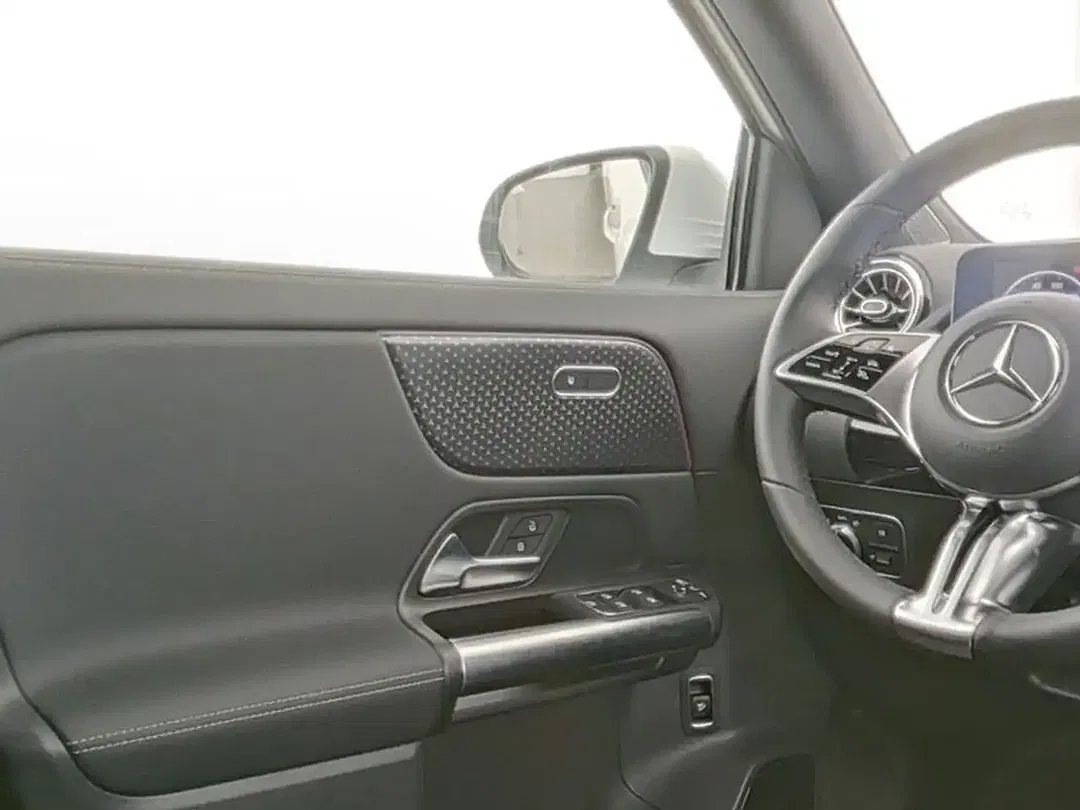 Mercedes-Benz EQA 250 - Thumbnail 5