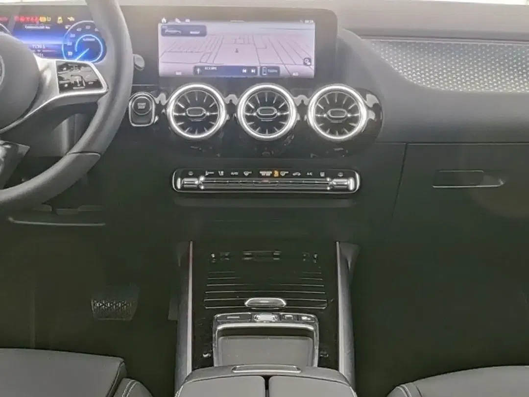 Mercedes-Benz EQA 250 - Thumbnail 6