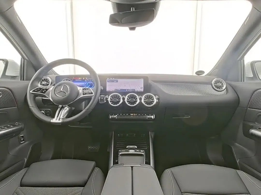Mercedes-Benz EQA 250 - Thumbnail 8