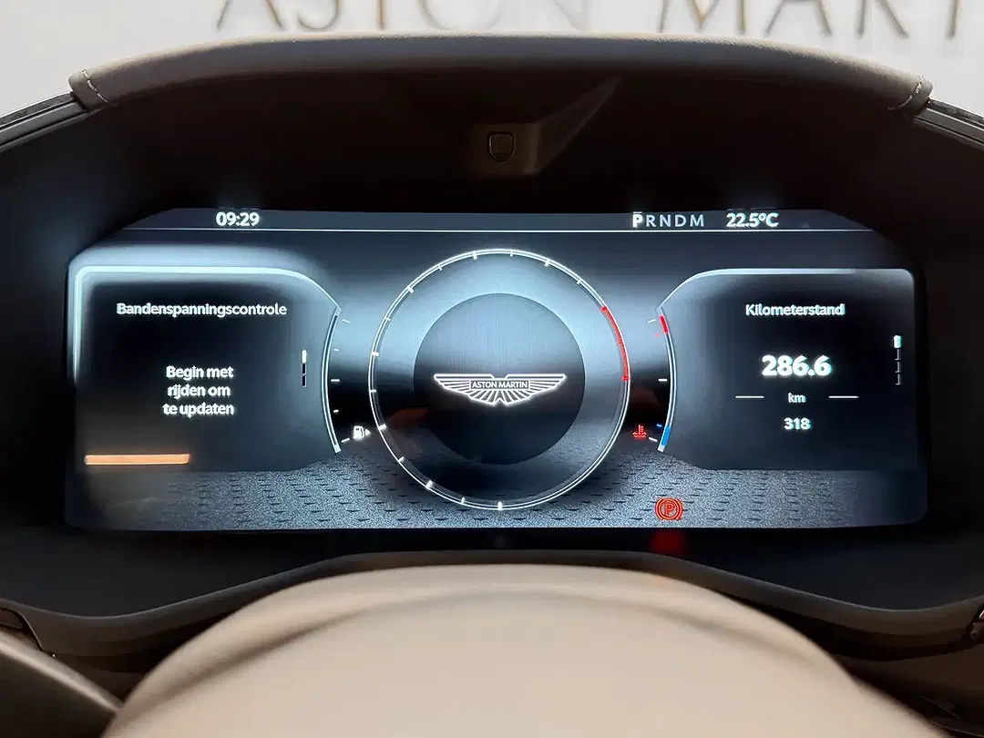 Aston Martin DBX S - Thumbnail 14