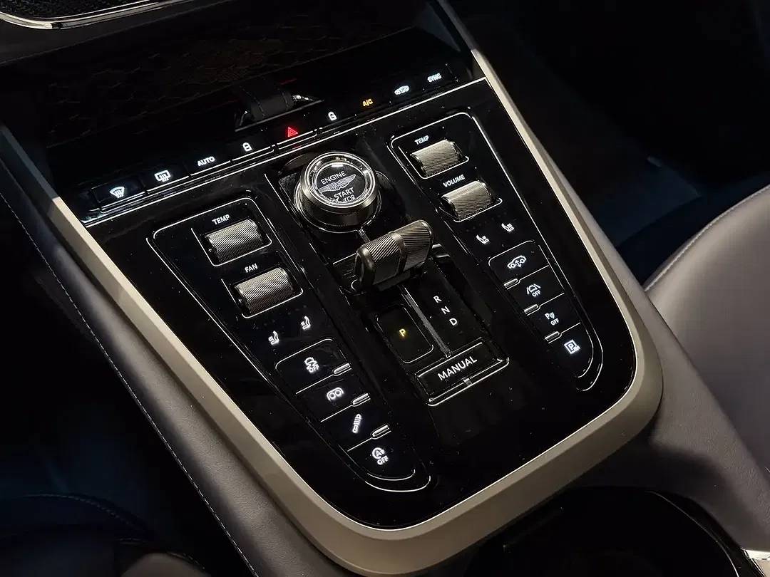 Aston Martin DBX S - foto 15