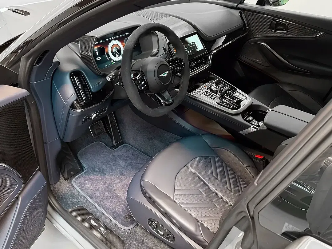 Aston Martin DBX S - Thumbnail 7