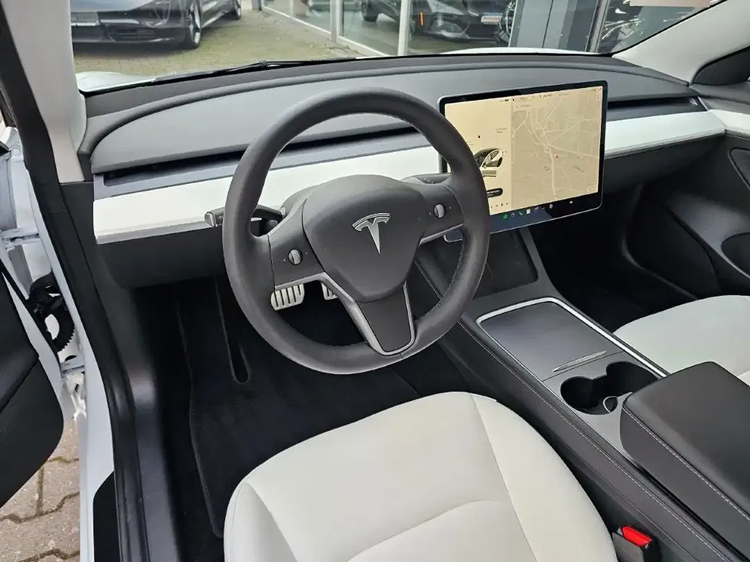 Tesla Model 3 AWD Dual Motor Performance Long Range - Thumbnail 10