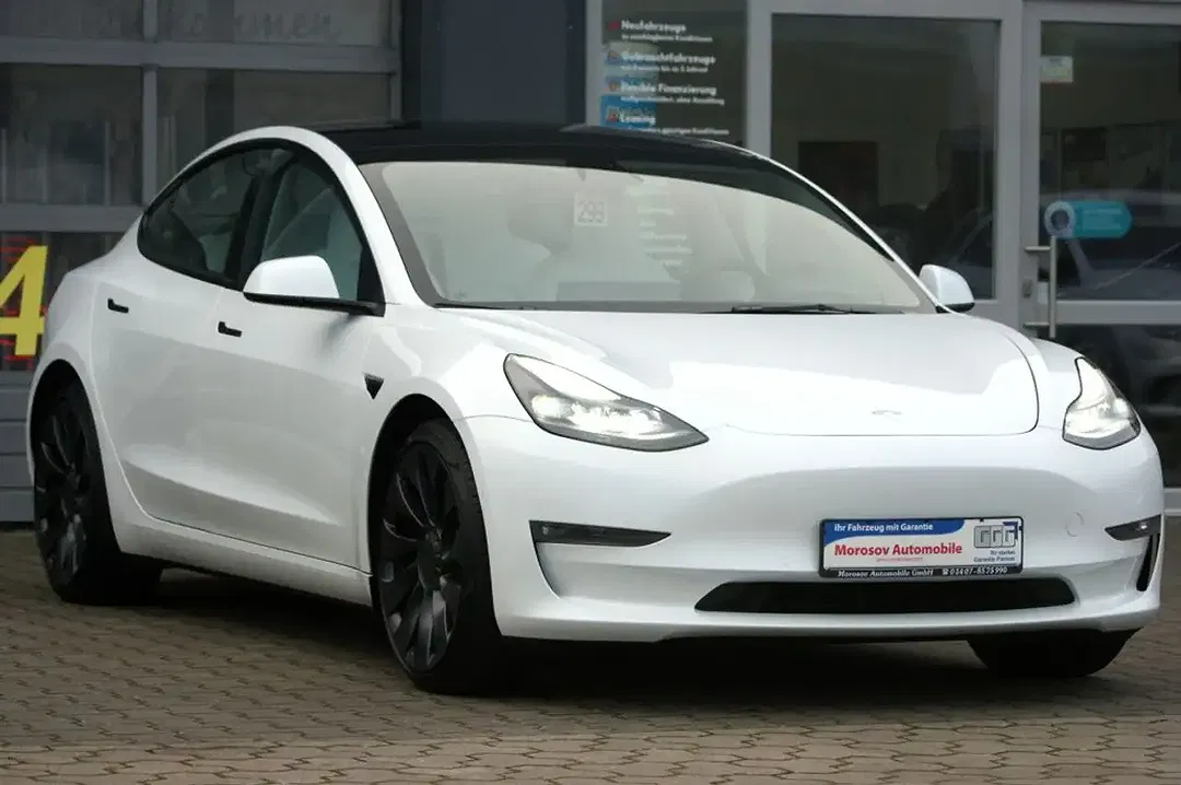 Tesla Model 3 AWD Dual Motor Performance Long Range - Thumbnail 3