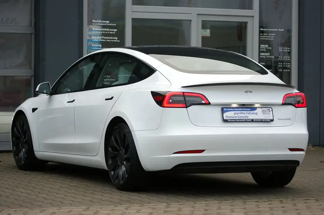 Tesla Model 3 AWD Dual Motor Performance Long Range - Thumbnail 4