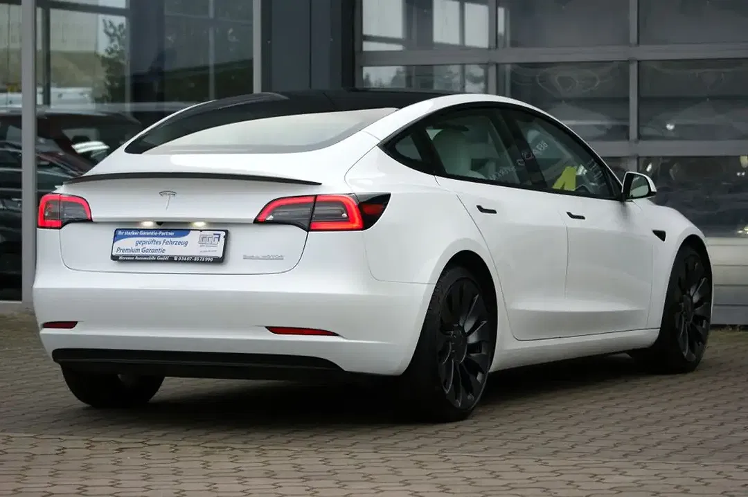 Tesla Model 3 AWD Dual Motor Performance Long Range - Thumbnail 5