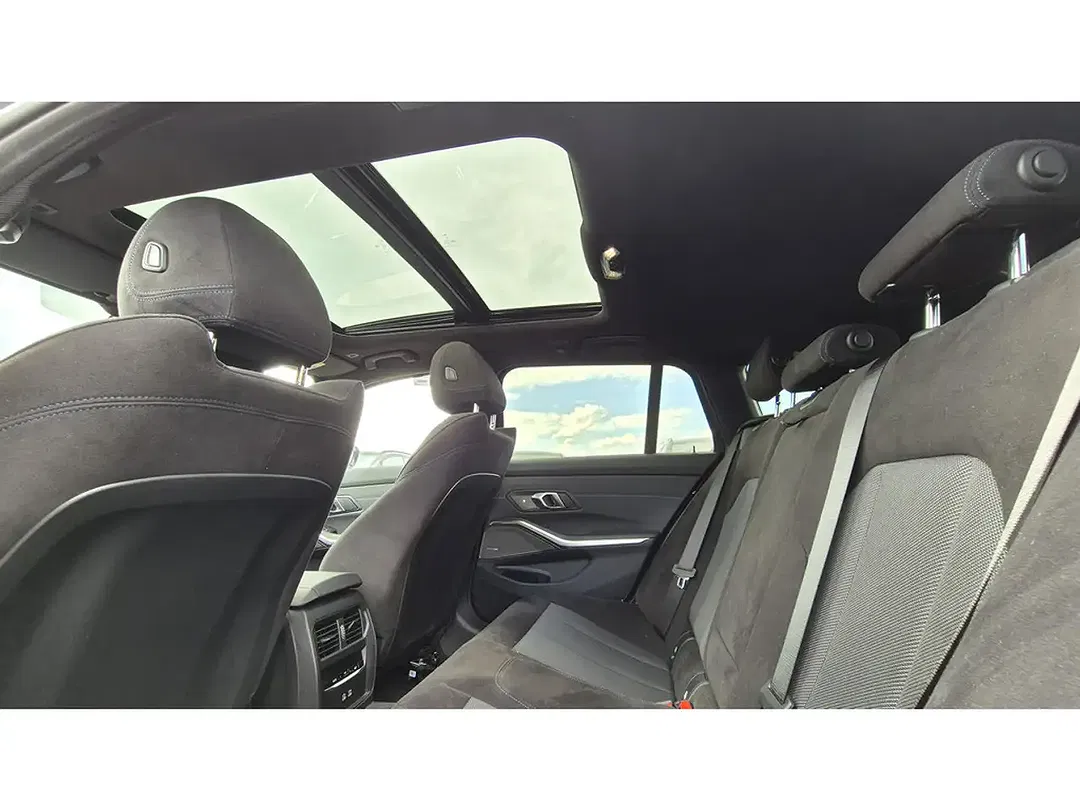 BMW 320 xDrive Touring M Sport - Thumbnail 15