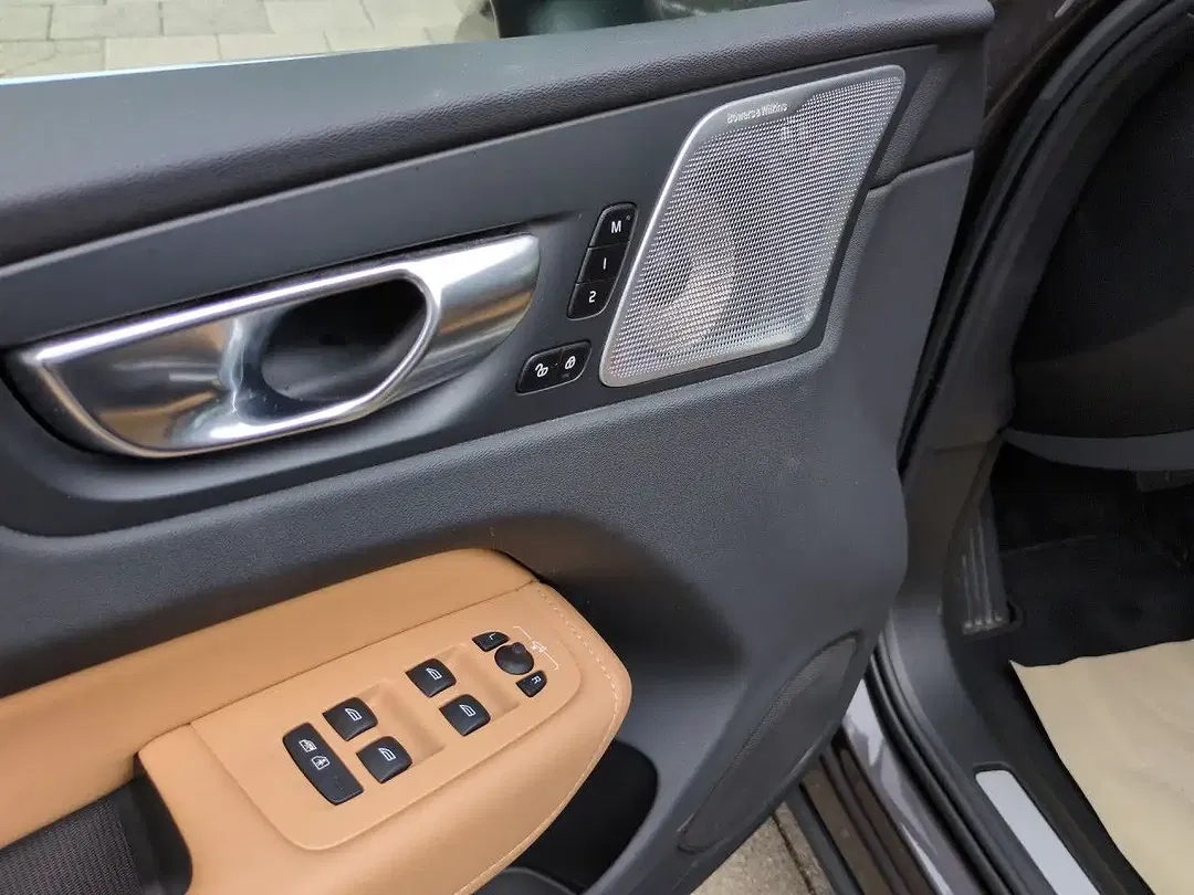 Volvo XC60 AWD Ultimate Bright - Thumbnail 8