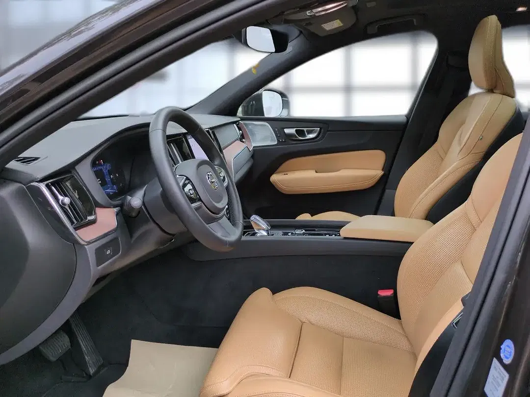 Volvo XC60 AWD Ultimate Bright - Thumbnail 10