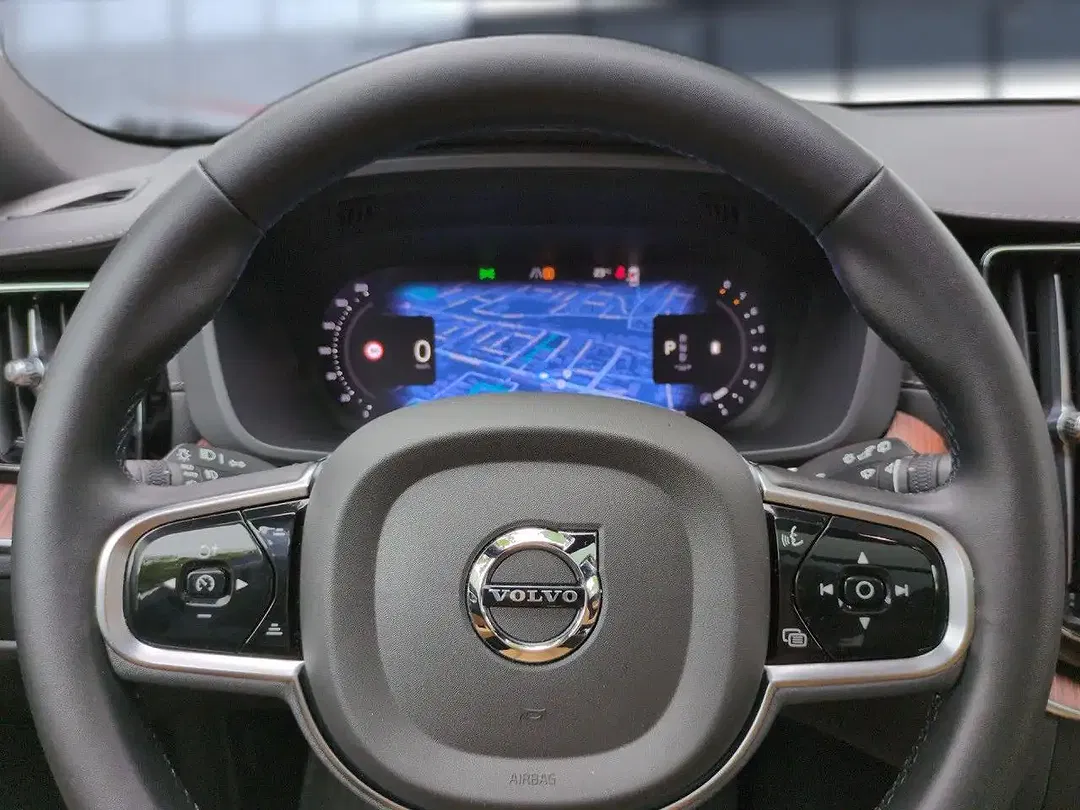 Volvo XC60 AWD Ultimate Bright - Thumbnail 12