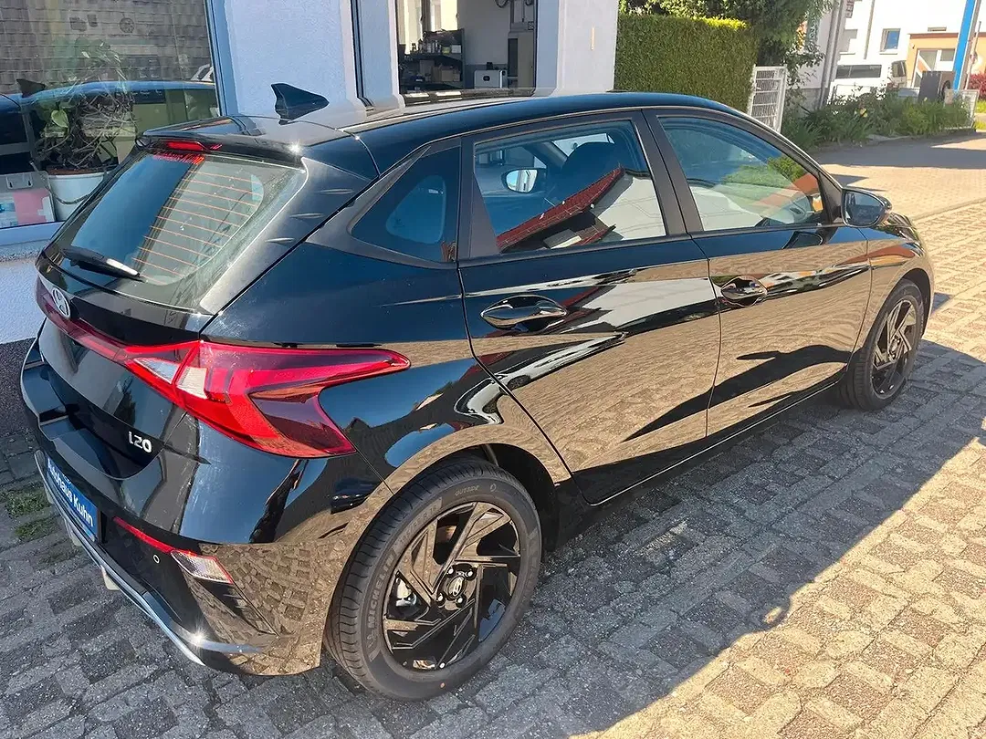 Hyundai i20 - Thumbnail 3