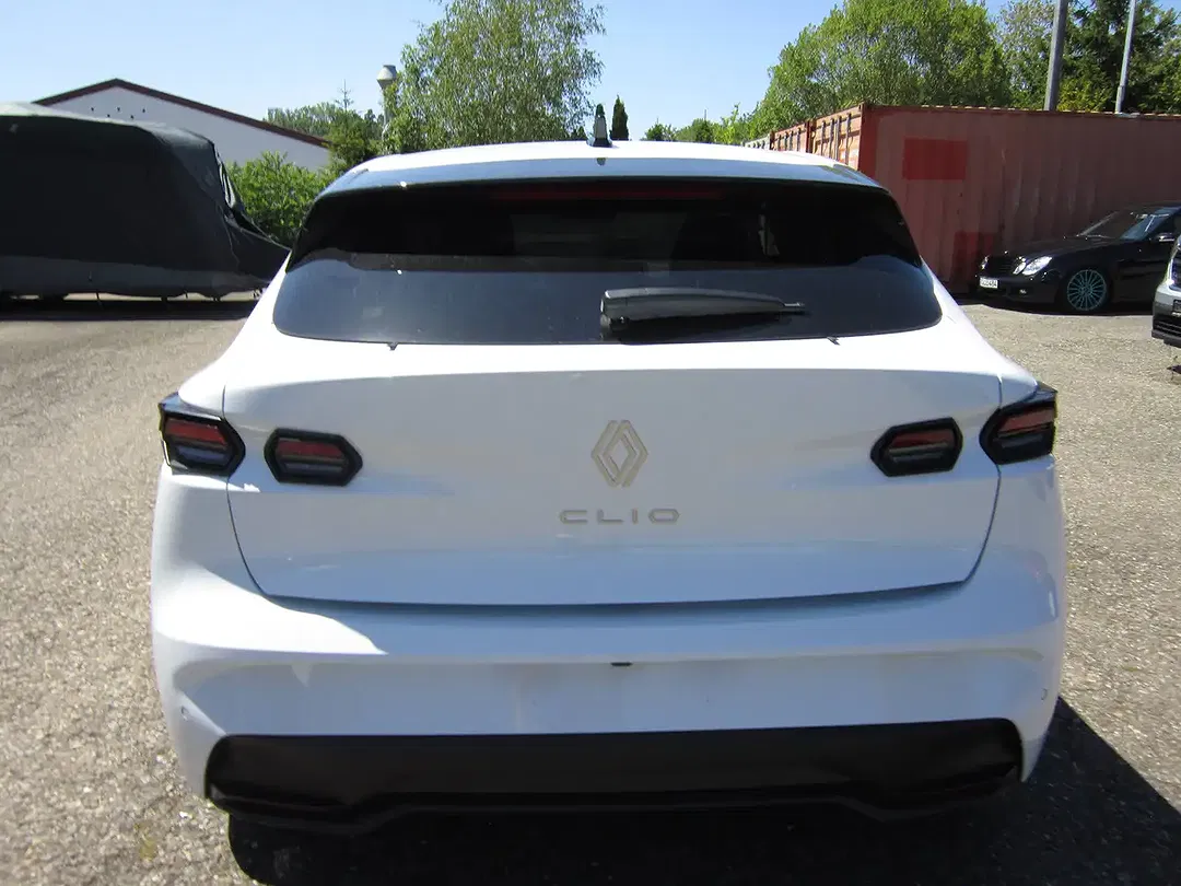 Renault Clio TCe Techno - Thumbnail 3