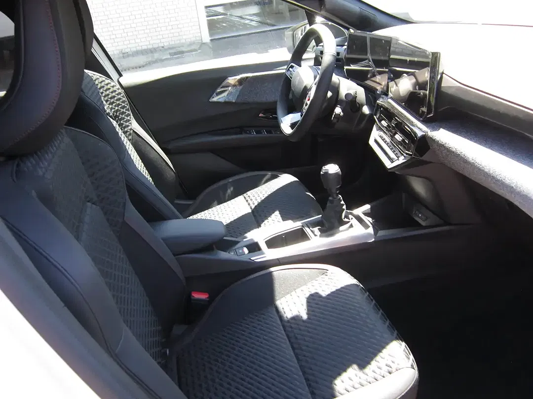Renault Clio TCe Techno - Thumbnail 8