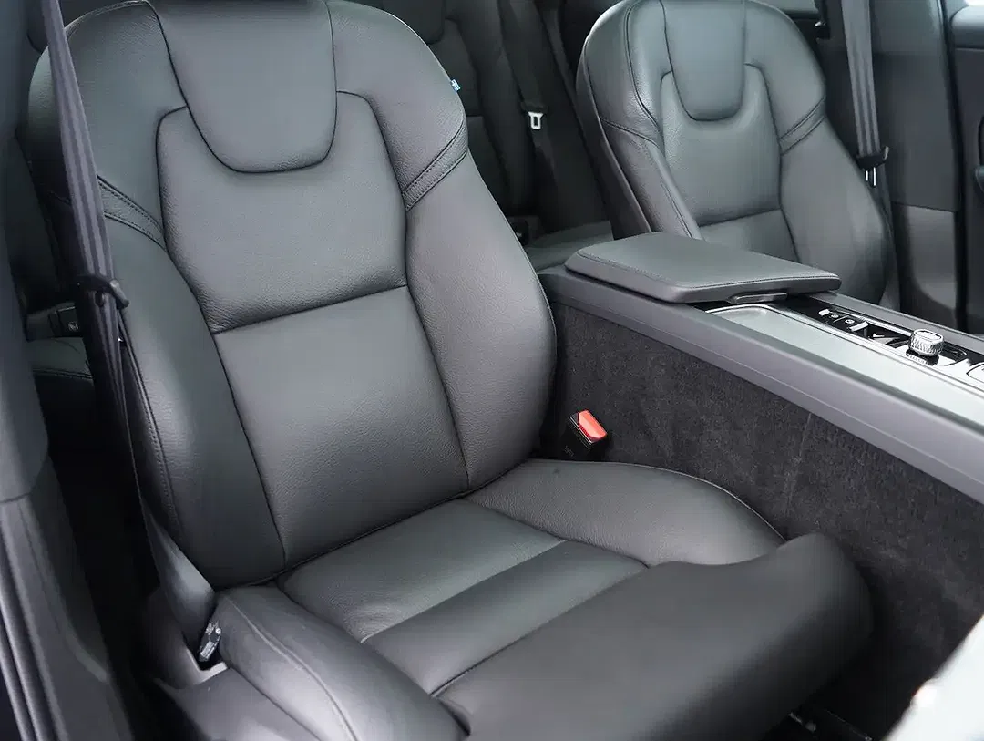 Volvo XC60 B4 Plus Dark - Thumbnail 15
