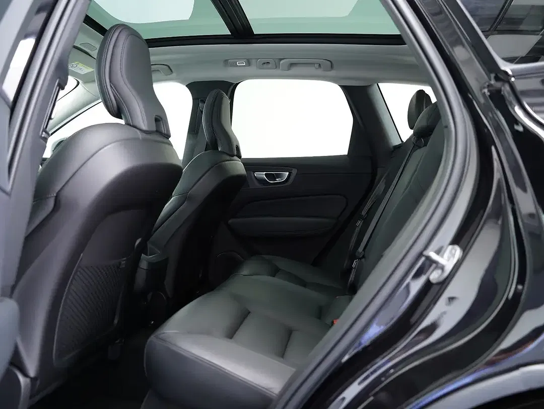 Volvo XC60 B4 Plus Dark - Thumbnail 16