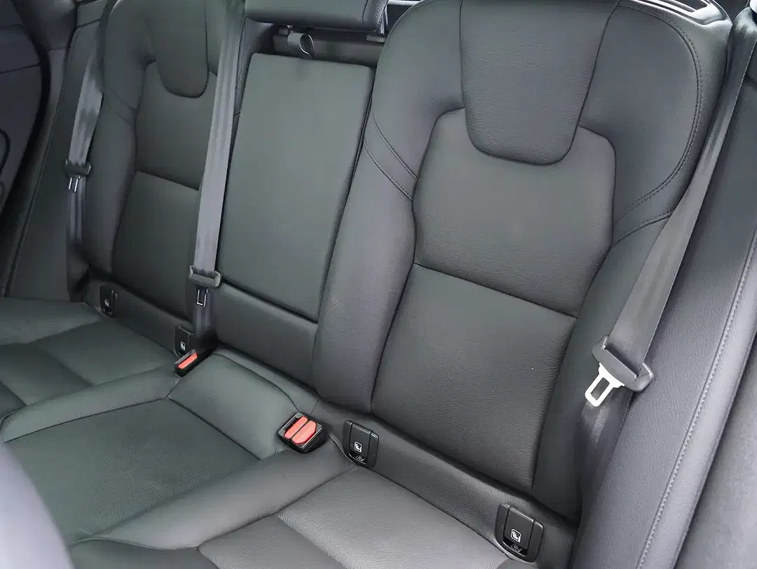 Volvo XC60 B4 Plus Dark - Thumbnail 18