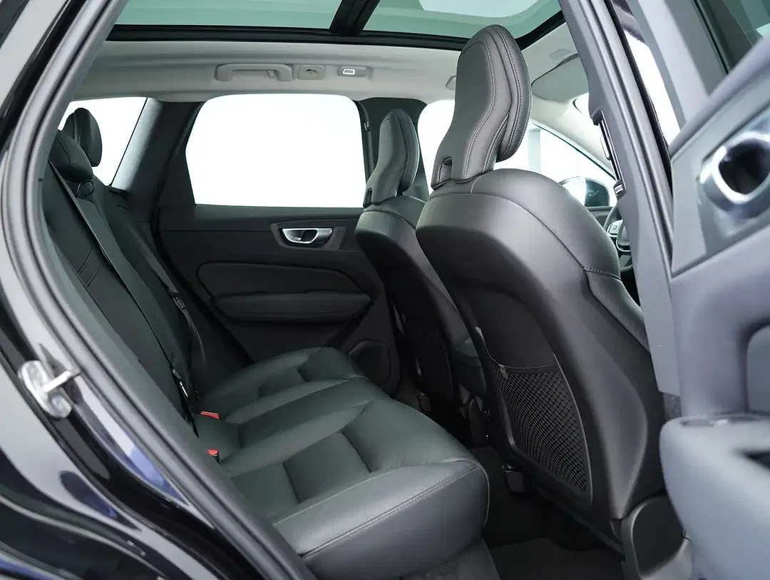Volvo XC60 B4 Plus Dark - Thumbnail 19