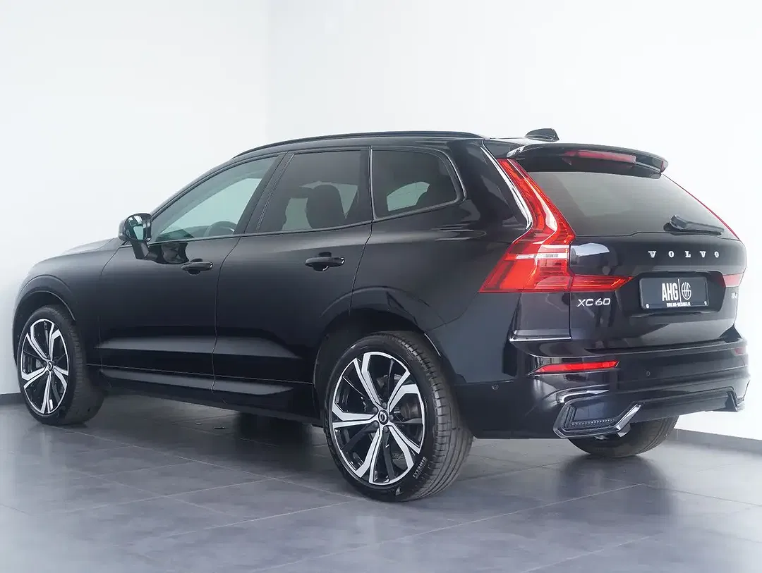 Volvo XC60 B4 Plus Dark - Thumbnail 4