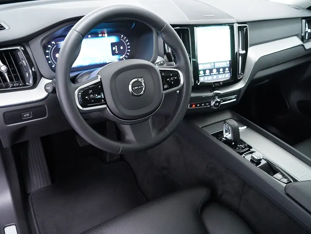 Volvo XC60 B4 Plus Dark - Thumbnail 6
