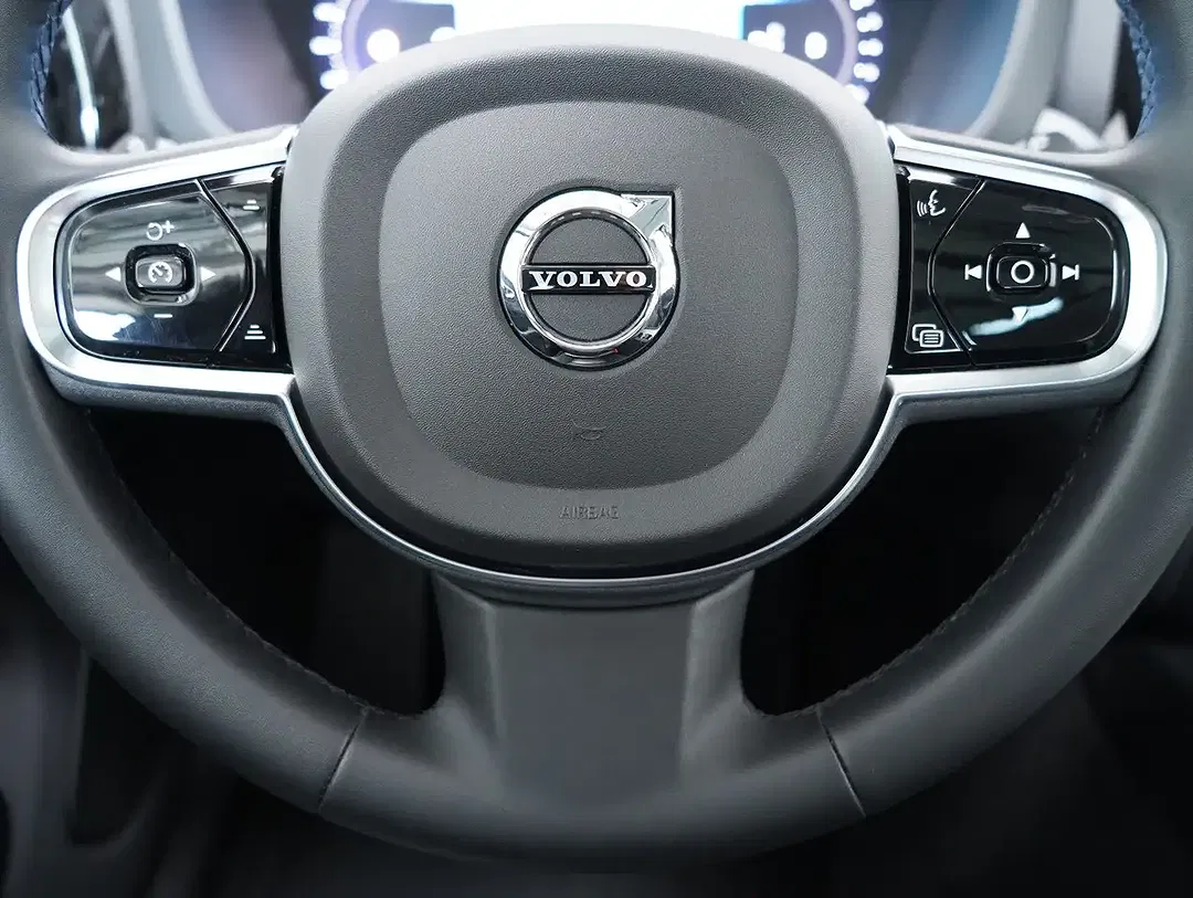 Volvo XC60 B4 Plus Dark - Thumbnail 9