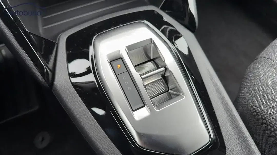Peugeot 2008 145 e-DSC6 Hybrid Business - Thumbnail 12