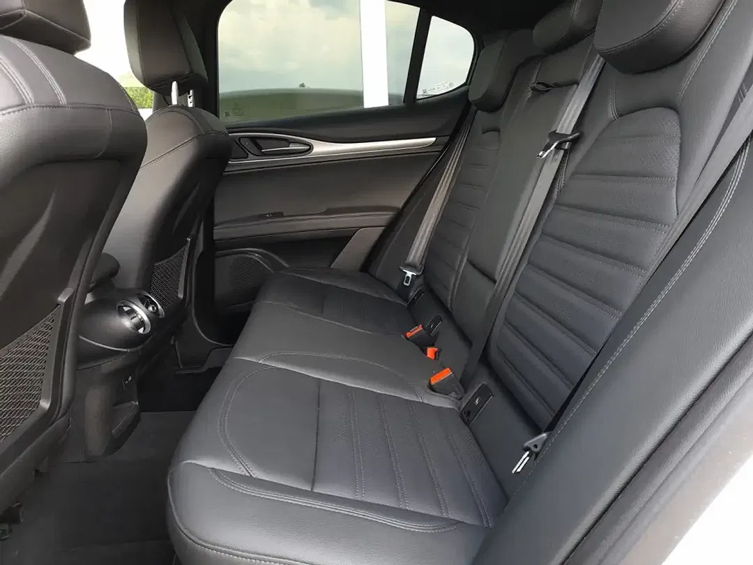 Alfa Romeo Stelvio 2.2 16V AUT 4x4 Veloce - Thumbnail 12