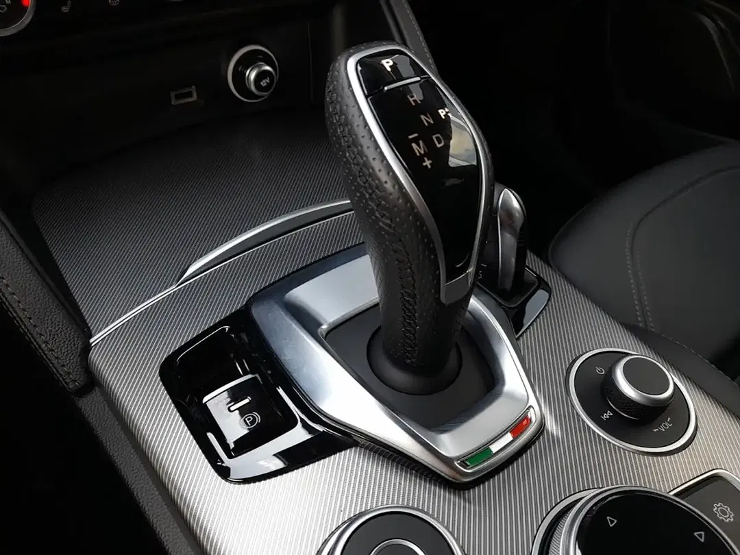 Alfa Romeo Stelvio 2.2 16V AUT 4x4 Veloce - Thumbnail 8