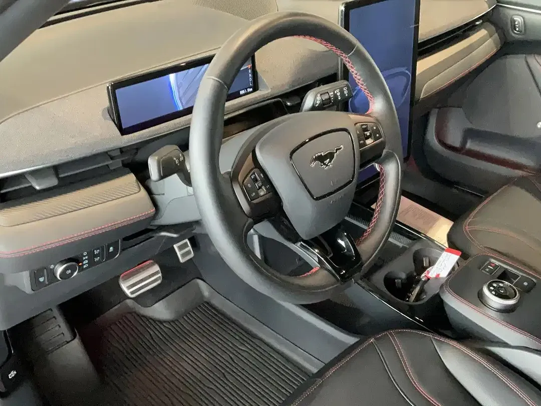 Ford Mustang 4x4 Premium - Thumbnail 13