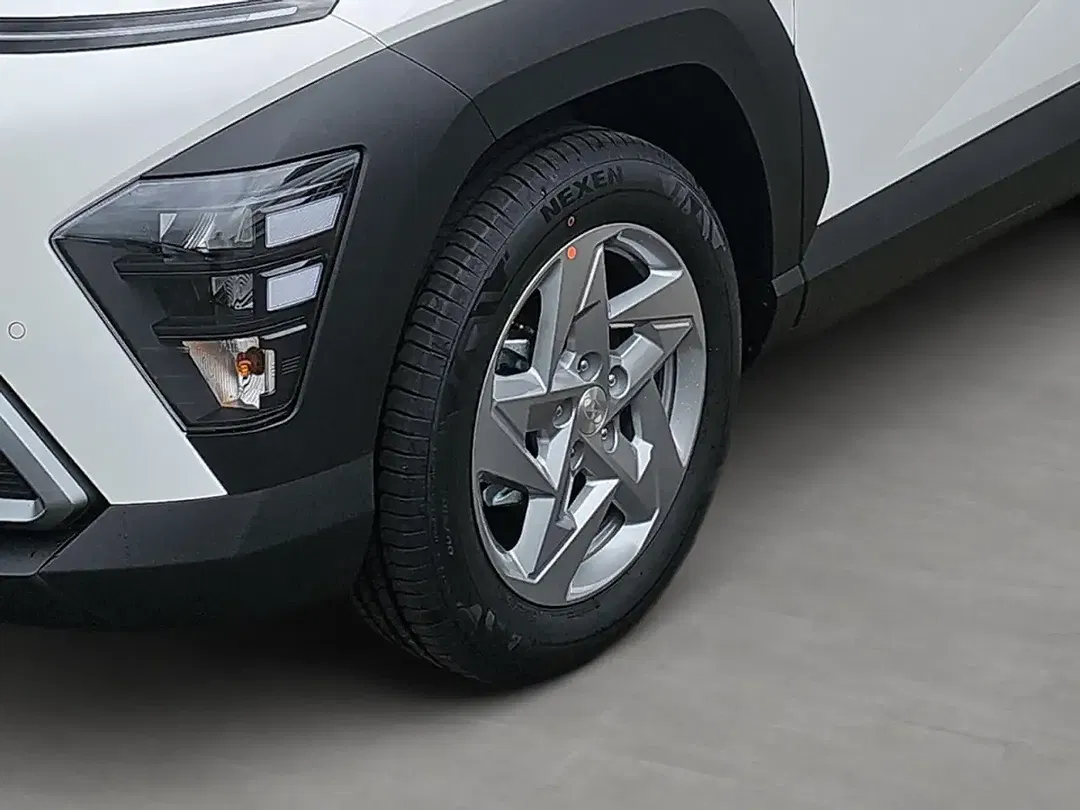 Hyundai KONA Select - Thumbnail 6