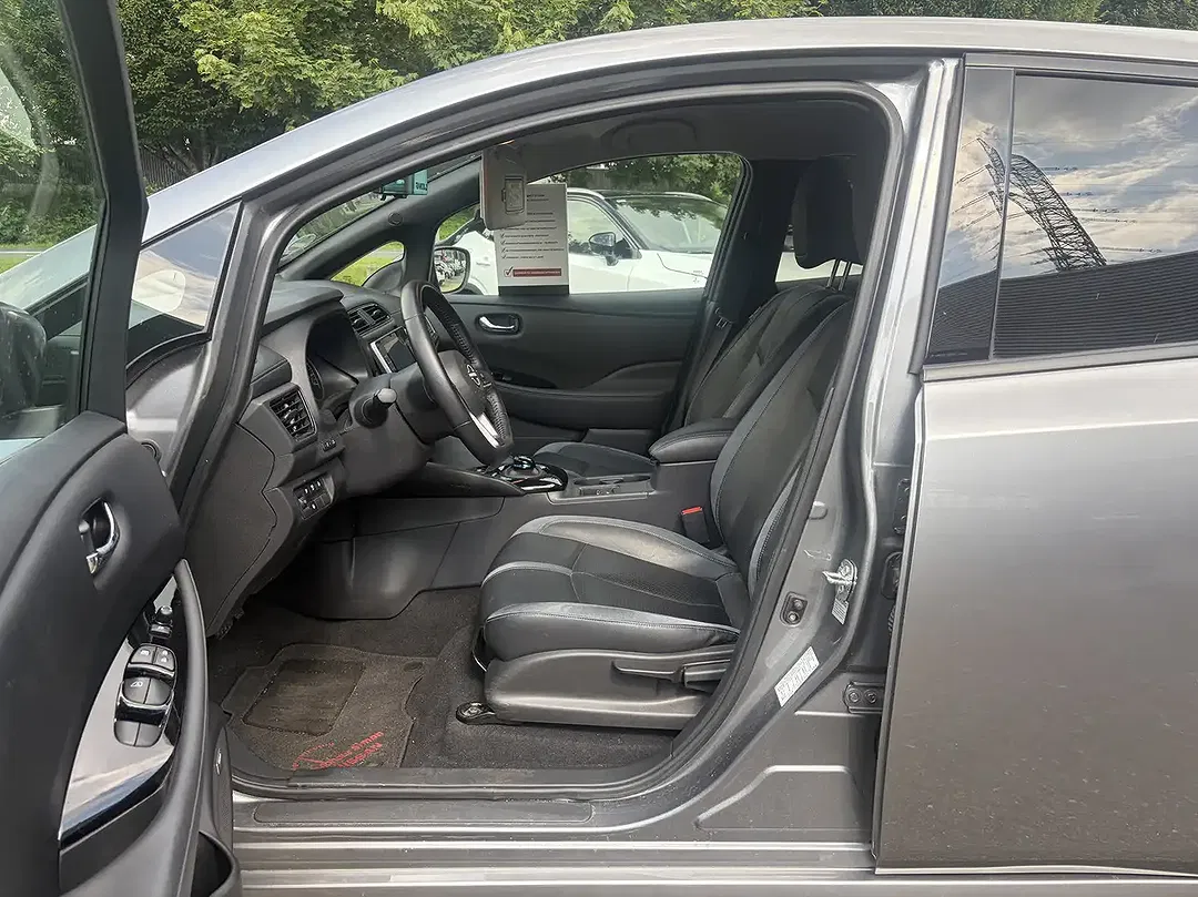 Nissan Leaf Tekna - Thumbnail 9