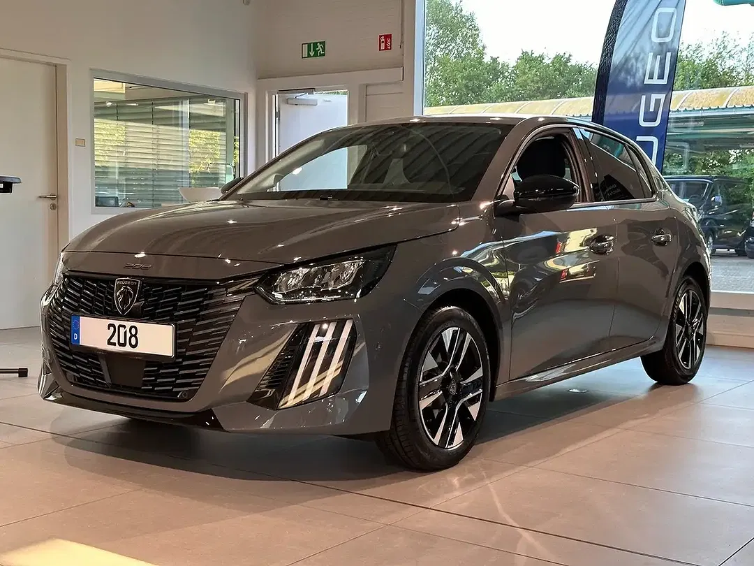 Peugeot 208 - foto 1