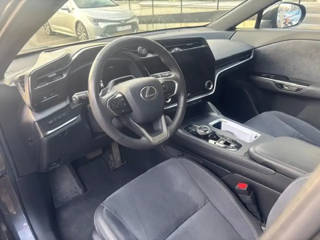 Lexus RZ - Thumbnail 7