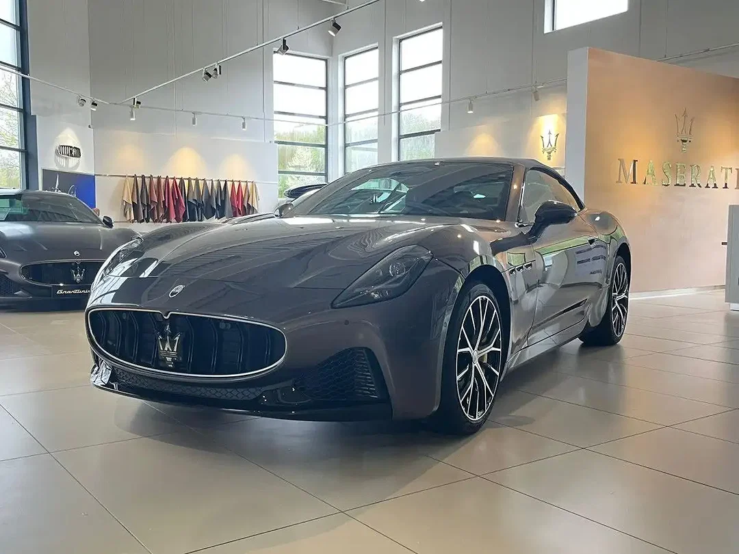 Maserati GranCabrio Modena - Afbeelding 1
