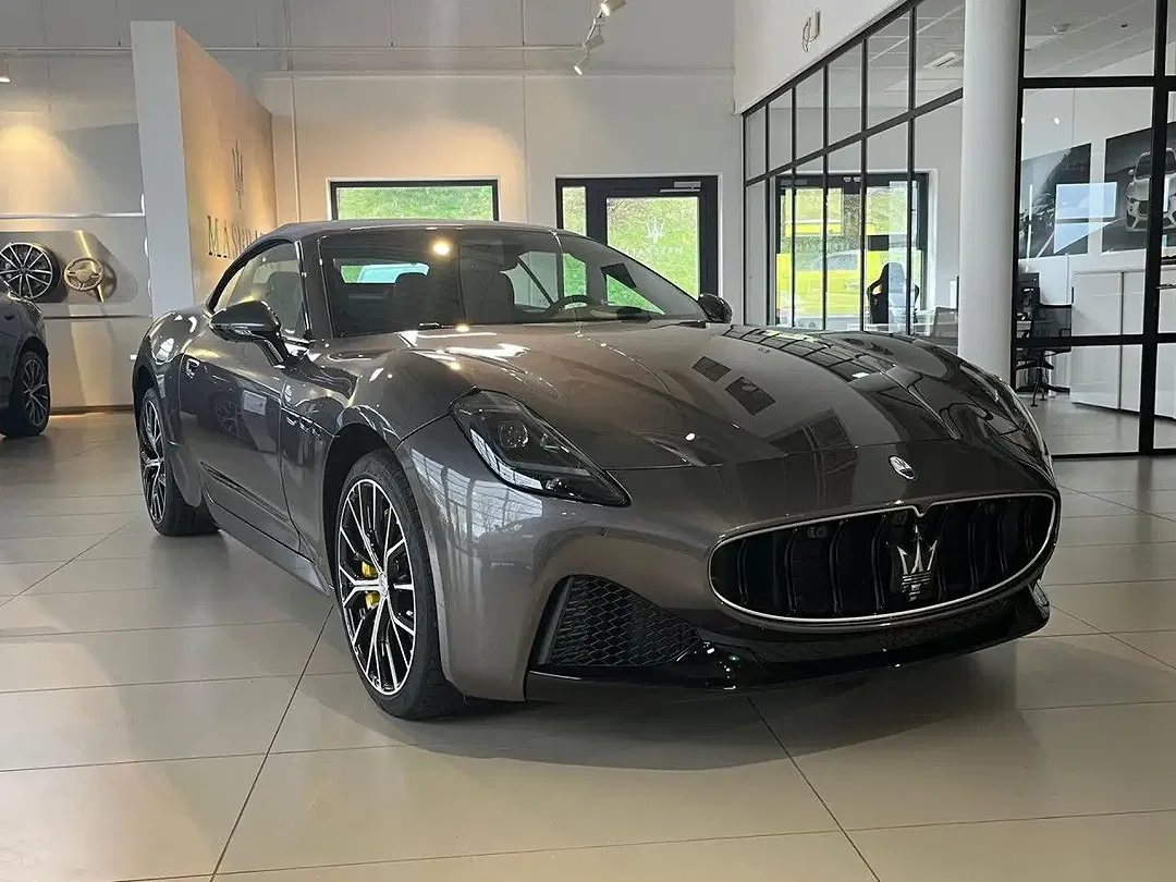 Maserati GranCabrio Modena - Thumbnail 3