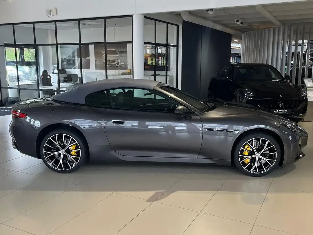 Maserati GranCabrio Modena - Thumbnail 4