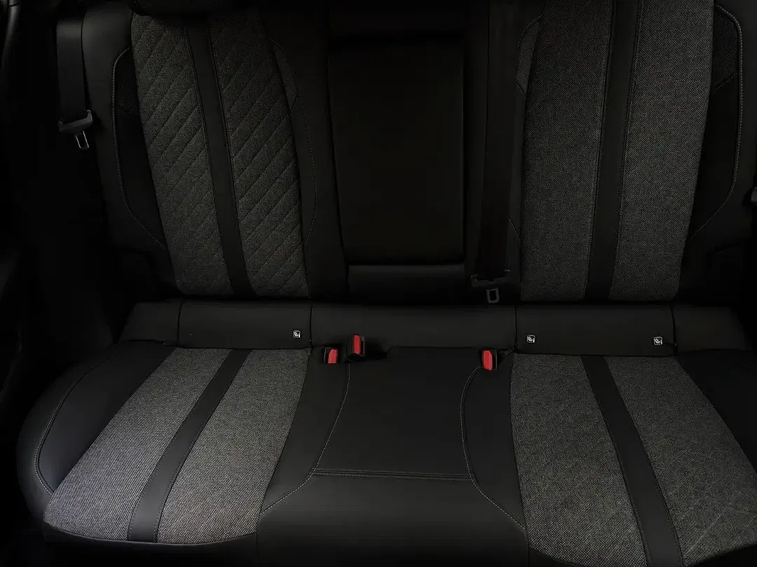 Peugeot 408 180 Hybrid Allure - foto 15